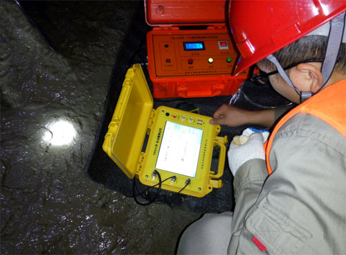 天功测控技术团队现场指导中原矿业技术人员进行矿洞检测
